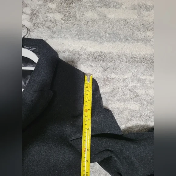 Bradleyjons Black Double-Breasted Pea Coat with Wide Lapels Shell. 60%wool